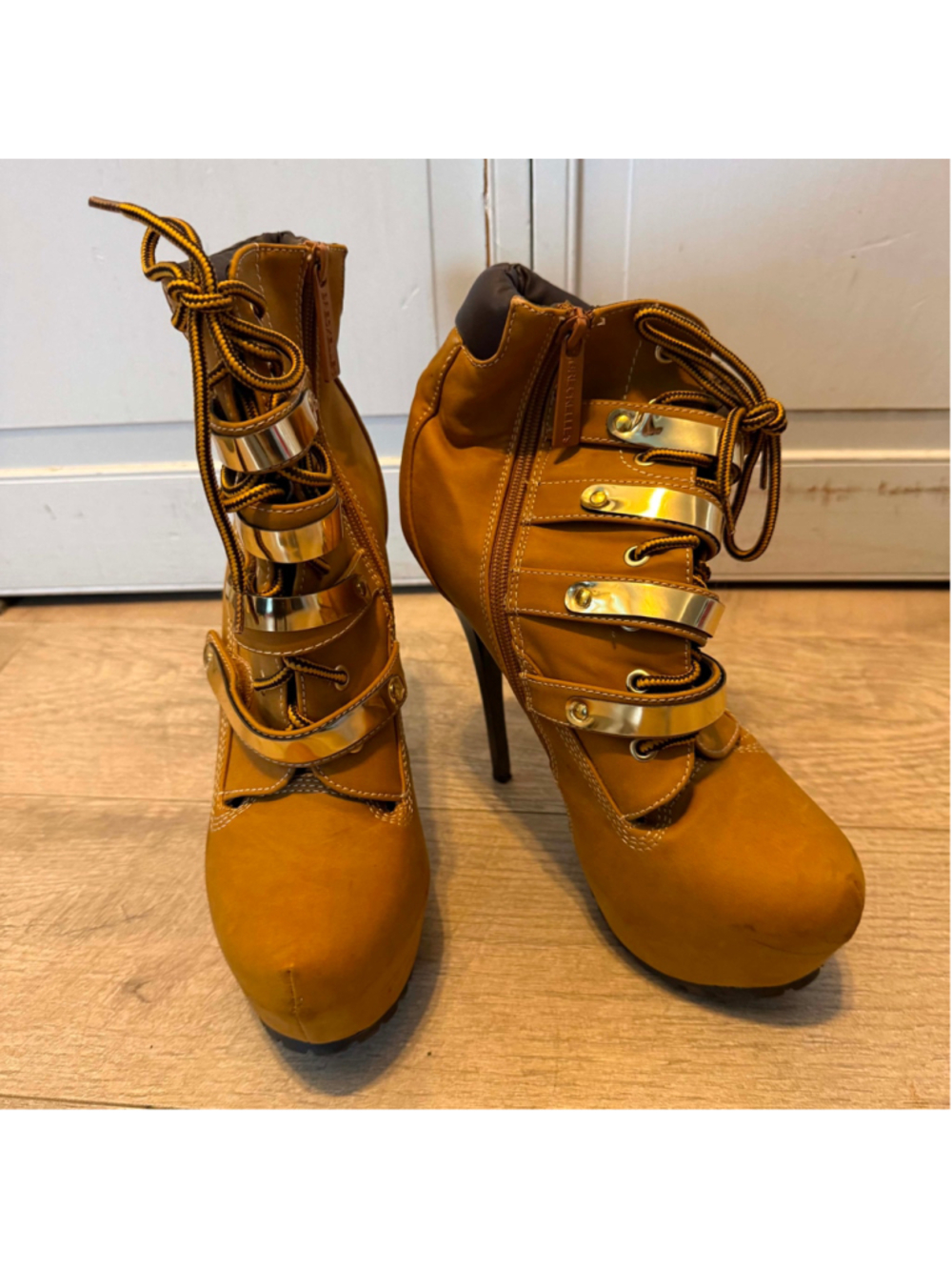 Women's Breckelles Blazer-13 Lace Up Platform Ankle Boot Heels Size 10